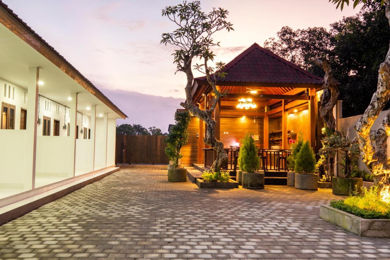 Oyo 3716 Dijobi Hotel Sempidi Exterior photo
